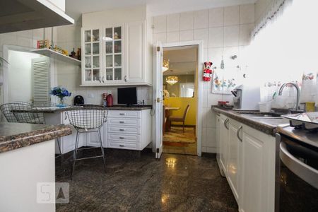 Apartamento à venda com 177m², 4 quartos e 4 vagas Apartamento à venda com 177m², 4 quartos e 4 vagasCozinha