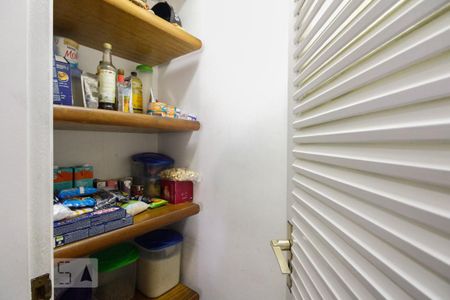 Apartamento à venda com 177m², 4 quartos e 4 vagas Apartamento à venda com 177m², 4 quartos e 4 vagasDespensa