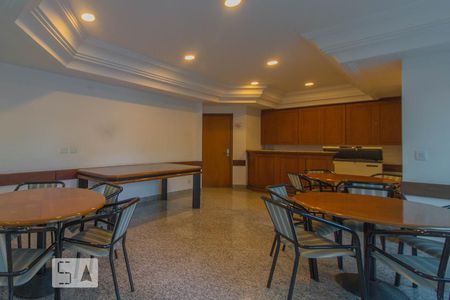 Apartamento à venda com 177m², 4 quartos e 4 vagas Apartamento à venda com 177m², 4 quartos e 4 vagasSalão de festas