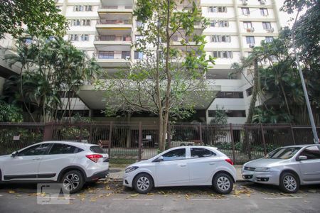 Apartamento à venda com 93m², 3 quartos e 2 vagas Apartamento à venda com 93m², 3 quartos e 2 vagasFachada do Prédio