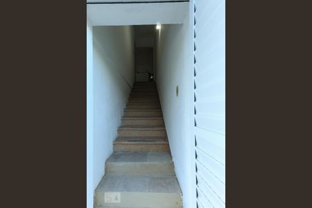 Escada de kitnet/studio para alugar com 1 quarto, 25m² em Santa Tereza, Porto Alegre