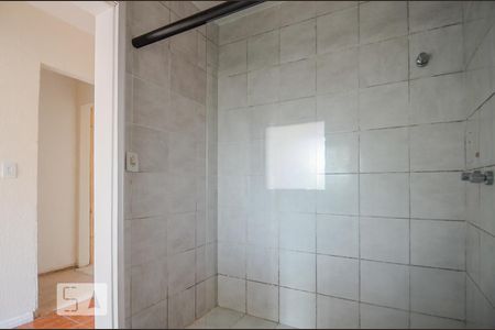 Banheiro de kitnet/studio para alugar com 1 quarto, 30m² em Santa Tereza, Porto Alegre