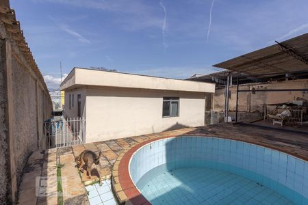 Casa à venda com 185m², 3 quartos e 1 vagaPiscina