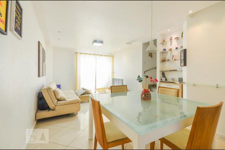 Sala de casa de condomínio para alugar com 2 quartos, 130m² em Patamares, Salvador