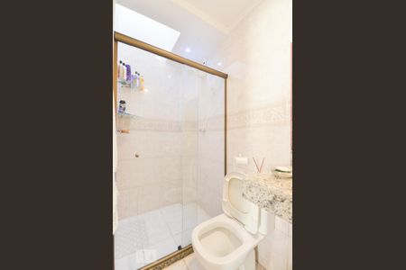 Casa de condomínio para alugar com 130m², 2 quartos e 2 vagas Casa de condomínio para alugar com 130m², 2 quartos e 2 vagasBanheiro da Suíte 1
