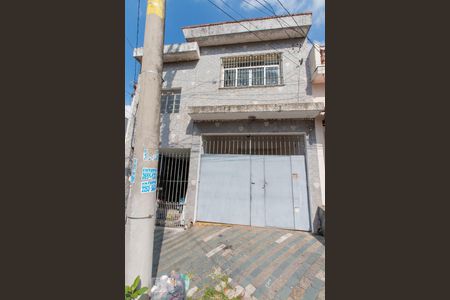 Casa à venda com 80m², 2 quartos e 1 vaga Casa à venda com 80m², 2 quartos e 1 vagaFachada