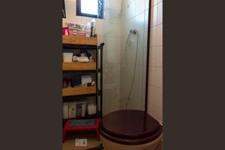 Apartamento à venda com 218m², 4 quartos e 3 vagas Apartamento à venda com 218m², 4 quartos e 3 vagasBanheiro de serviço