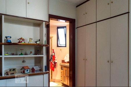 Apartamento à venda com 218m², 4 quartos e 3 vagas Apartamento à venda com 218m², 4 quartos e 3 vagasSuíte 2