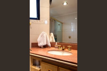 Apartamento à venda com 218m², 4 quartos e 3 vagas Apartamento à venda com 218m², 4 quartos e 3 vagasBanheiro da Suíte 2