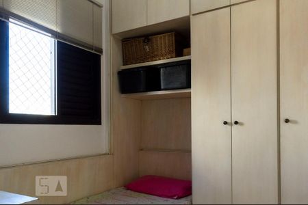 Apartamento à venda com 218m², 4 quartos e 3 vagas Apartamento à venda com 218m², 4 quartos e 3 vagasQuarto de serviço