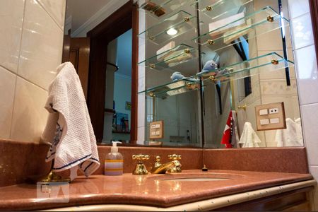 Apartamento à venda com 218m², 4 quartos e 3 vagas Apartamento à venda com 218m², 4 quartos e 3 vagasBanheiro da Suíte 2