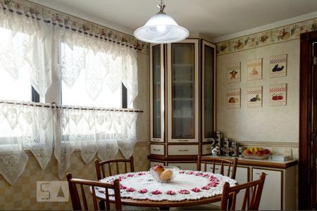 Apartamento à venda com 218m², 4 quartos e 3 vagas Apartamento à venda com 218m², 4 quartos e 3 vagasSala de almoço