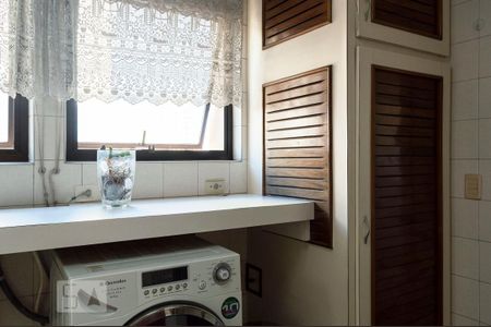 Apartamento à venda com 218m², 4 quartos e 3 vagas Apartamento à venda com 218m², 4 quartos e 3 vagasÁrea de Serviço