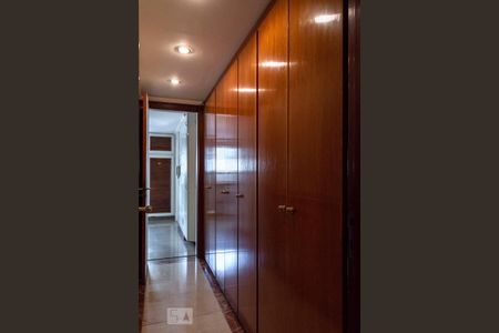 Apartamento à venda com 218m², 4 quartos e 3 vagas Apartamento à venda com 218m², 4 quartos e 3 vagasRouparia