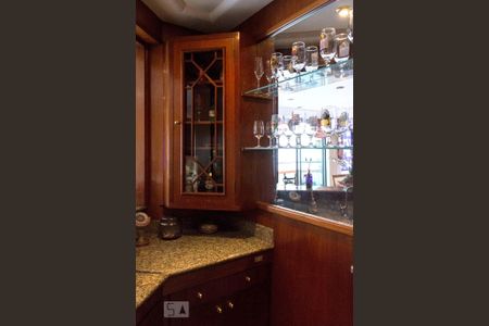 Apartamento à venda com 218m², 4 quartos e 3 vagas Apartamento à venda com 218m², 4 quartos e 3 vagasBar