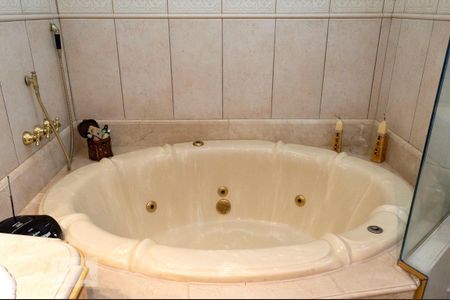 Apartamento à venda com 218m², 4 quartos e 3 vagas Apartamento à venda com 218m², 4 quartos e 3 vagasBanheiro da suíte 1