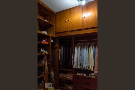 Apartamento à venda com 218m², 4 quartos e 3 vagas Apartamento à venda com 218m², 4 quartos e 3 vagasCloset