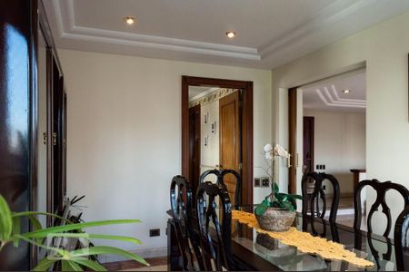 Apartamento à venda com 218m², 4 quartos e 3 vagas Apartamento à venda com 218m², 4 quartos e 3 vagasSala de jantar