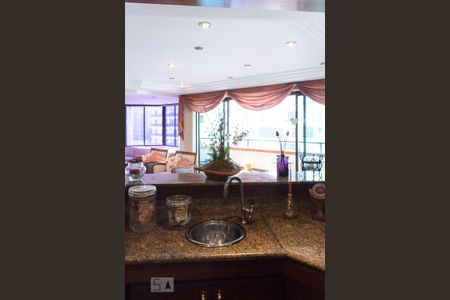 Apartamento à venda com 218m², 4 quartos e 3 vagas Apartamento à venda com 218m², 4 quartos e 3 vagasBar