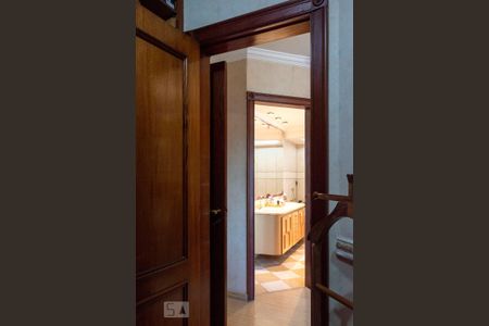 Apartamento à venda com 218m², 4 quartos e 3 vagas Apartamento à venda com 218m², 4 quartos e 3 vagasCloset