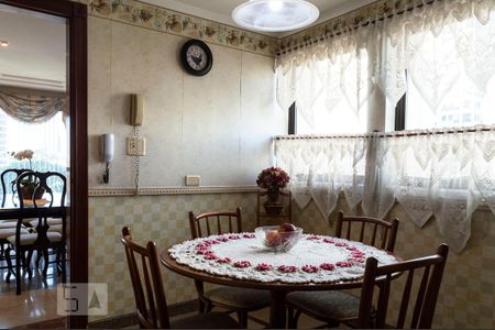 Apartamento à venda com 218m², 4 quartos e 3 vagas Apartamento à venda com 218m², 4 quartos e 3 vagasSala de almoço