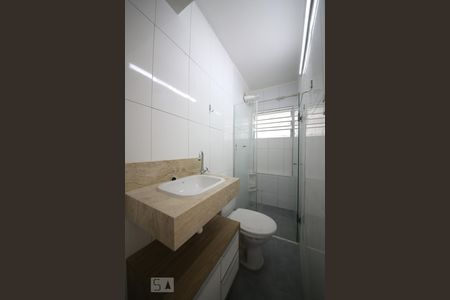 Banheiro de kitnet/studio para alugar com 1 quarto, 27m² em Vila Cruzeiro, São Paulo