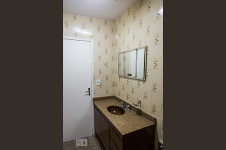 Banheiro de casa à venda com 2 quartos, 200m² em Vila Nivi, São Paulo