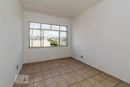 Sala de apartamento para alugar com 2 quartos, 76m² em Olaria, Rio de Janeiro