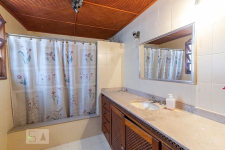 Casa à venda com 200m², 6 quartos e 5 vagas Casa à venda com 200m², 6 quartos e 5 vagasCasa 1 - Banheiro da Suíte 1