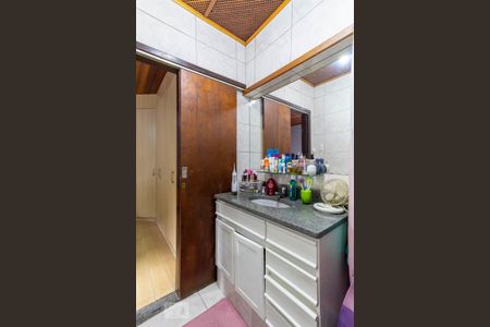 Casa à venda com 200m², 6 quartos e 5 vagas Casa à venda com 200m², 6 quartos e 5 vagasCasa 2 - Banheiro da Suíte