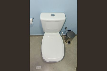 Banheiro de kitnet/studio para alugar com 1 quarto, 28m² em Botafogo, Rio de Janeiro