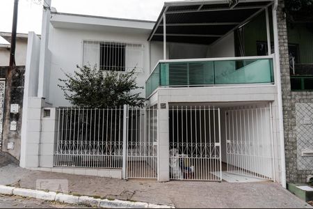Casa para alugar com 110m², 3 quartos e 2 vagas Casa para alugar com 110m², 3 quartos e 2 vagasFachada