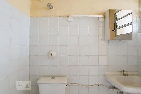 Banheiro de casa para alugar com 1 quarto, 40m² em Vila Nhocune, São Paulo