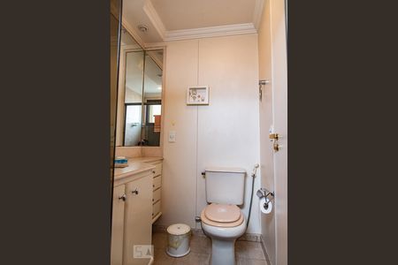 Apartamento à venda com 227m², 4 quartos e 4 vagasBanheiro da suíte 1