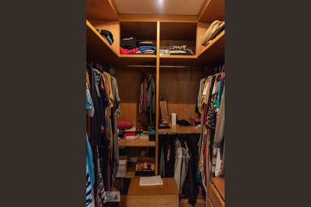 Apartamento à venda com 227m², 4 quartos e 4 vagasCloset da suíte 2