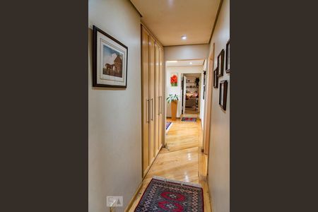 Apartamento à venda com 227m², 4 quartos e 4 vagasCorredor