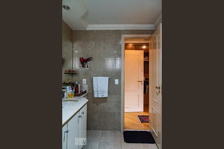 Apartamento à venda com 227m², 4 quartos e 4 vagasBanheiro da suíte 2