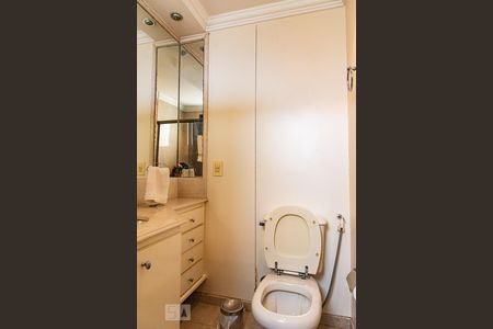 Apartamento à venda com 227m², 4 quartos e 4 vagasBanheiro da suíte 3