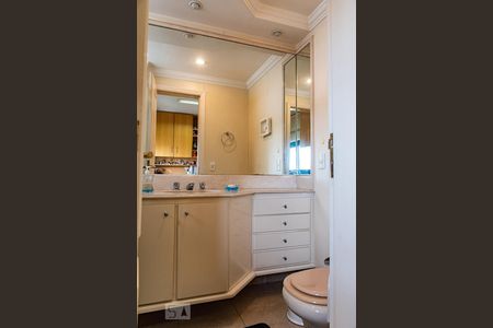 Apartamento à venda com 227m², 4 quartos e 4 vagasBanheiro da suíte 1