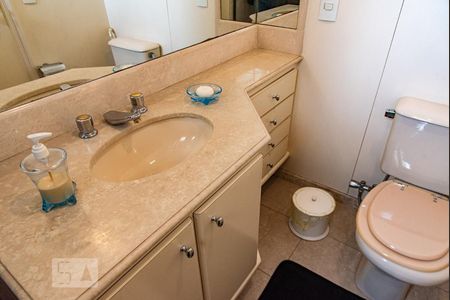 Apartamento à venda com 227m², 4 quartos e 4 vagasBanheiro da suíte 1