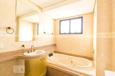 Apartamento à venda com 257m², 4 quartos e 6 vagasBanheiro Suíte 1