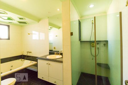 Apartamento à venda com 257m², 4 quartos e 6 vagasBanheiro Suíte 4