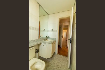 Apartamento à venda com 257m², 4 quartos e 6 vagasBanheiro Suíte 2