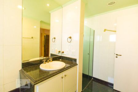 Apartamento à venda com 257m², 4 quartos e 6 vagasBanheiro Suíte 4