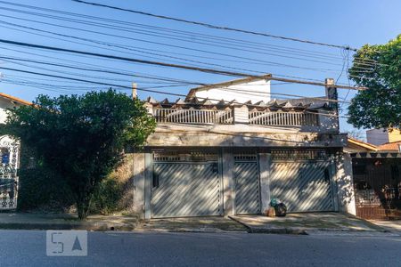 Casa à venda com 120m², 4 quartos e 3 vagas Casa à venda com 120m², 4 quartos e 3 vagasFachada