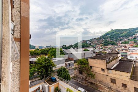 Sala vista de apartamento para alugar com 2 quartos, 60m² em Centro, Niterói