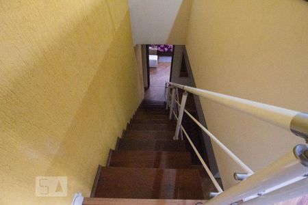 Casa à venda com 318m², 5 quartos e 8 vagasEscada