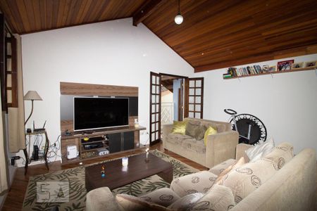Casa à venda com 318m², 5 quartos e 8 vagasSala