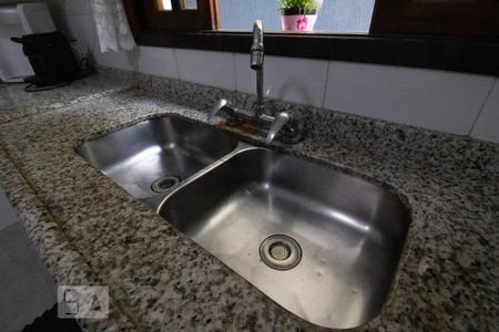 Casa à venda com 318m², 5 quartos e 8 vagasCozinha