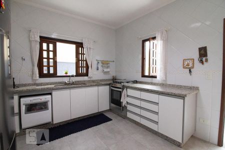 Casa à venda com 318m², 5 quartos e 8 vagasCozinha